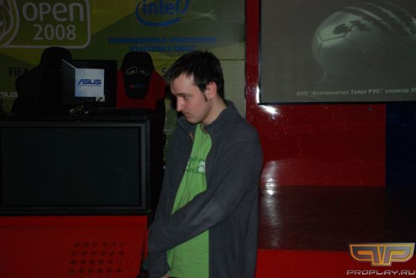 Хек пытается понять где они прокололись Хек пытается понять где они прокололись